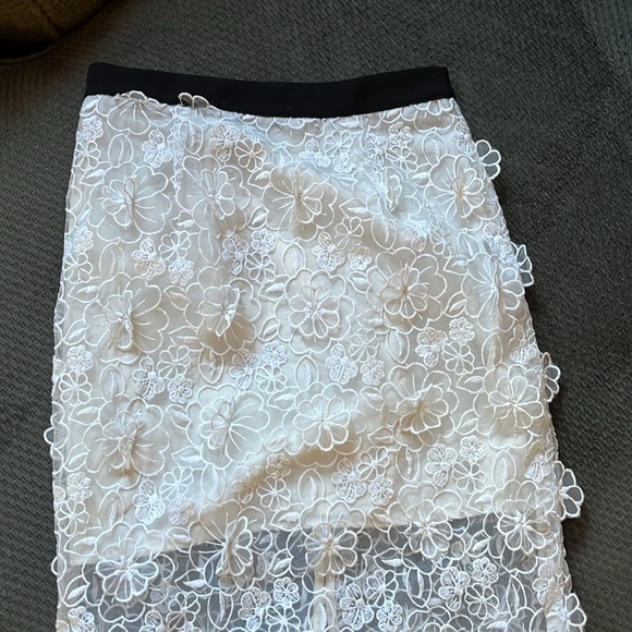 White Floral Skirt - Picture 2 of 3
